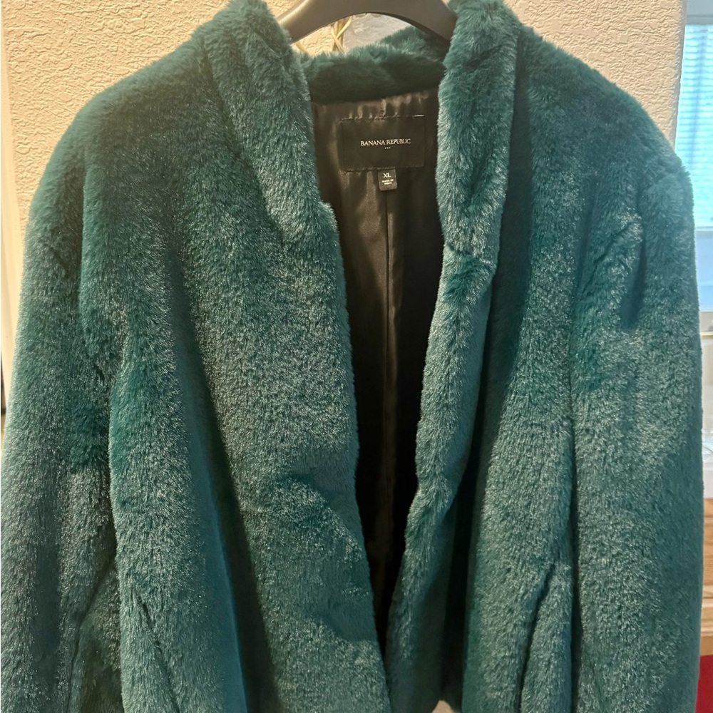 Brand New X large green color Banana Republic women Faux Fur jacket.Never worn❤️